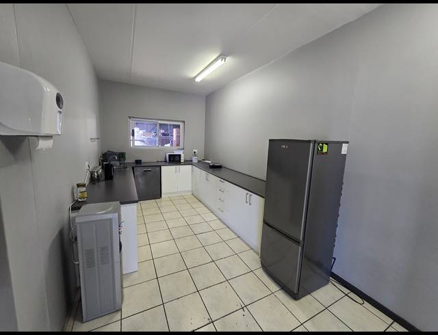 1,417M² WAREHOUSE TO LET IN MEADOWDALE